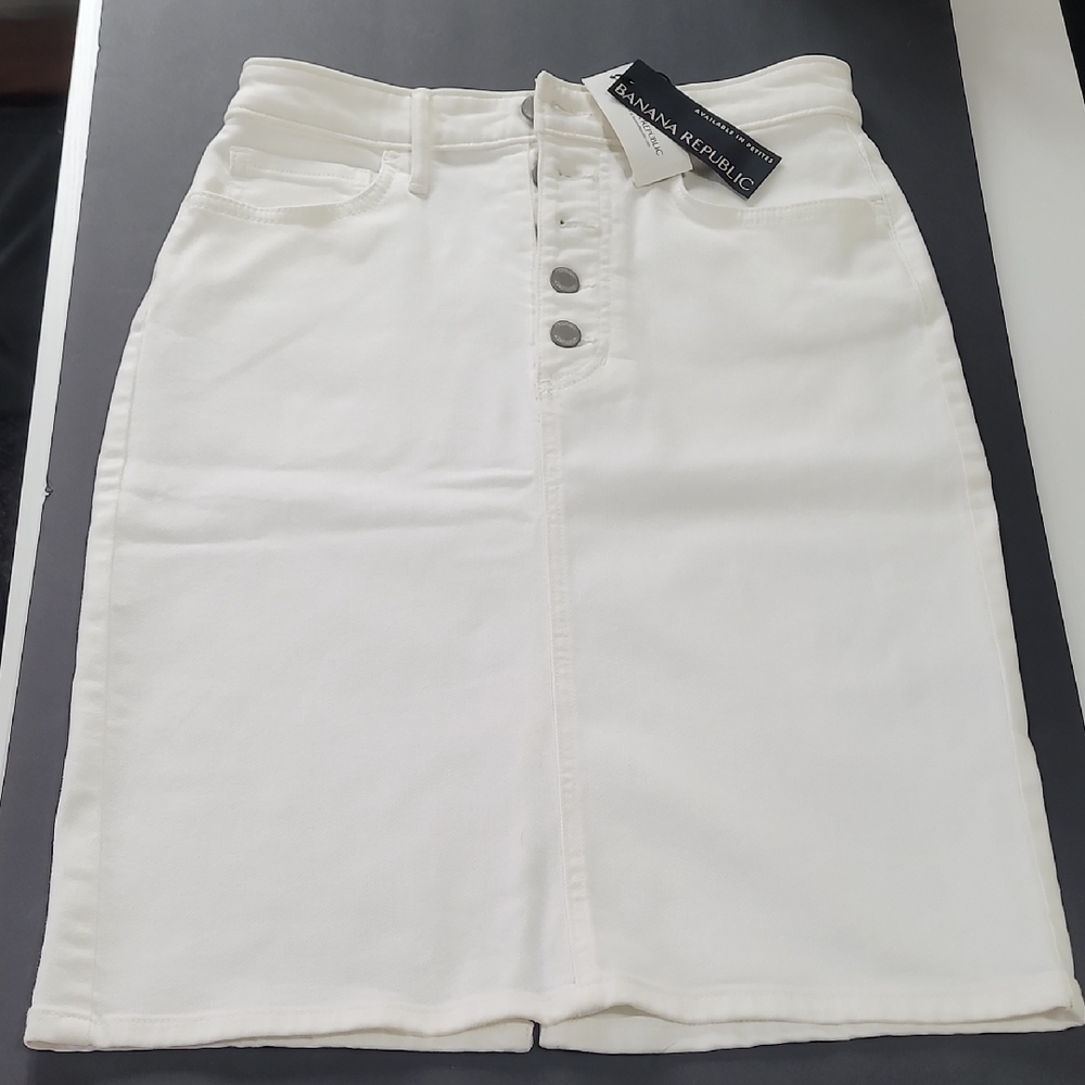 Banana Republic NWT White Button-Front Denim Pencil Skirt Size 4